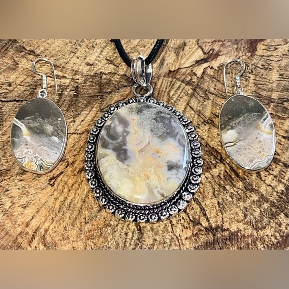 “The Laughter Stone” Pendant & Earrings Set - Picture 3 of 12